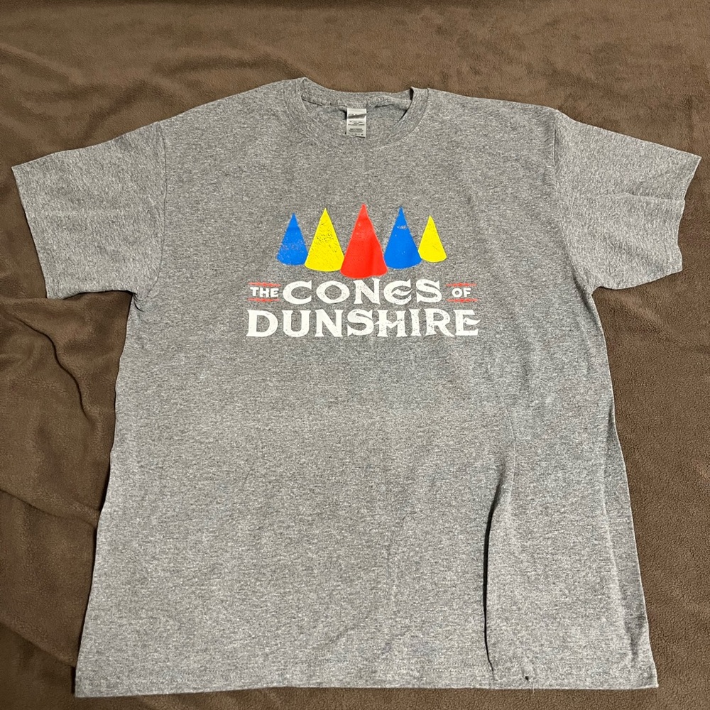 The Cones of Dunshire Graphic Tee Tshirt Size Large New